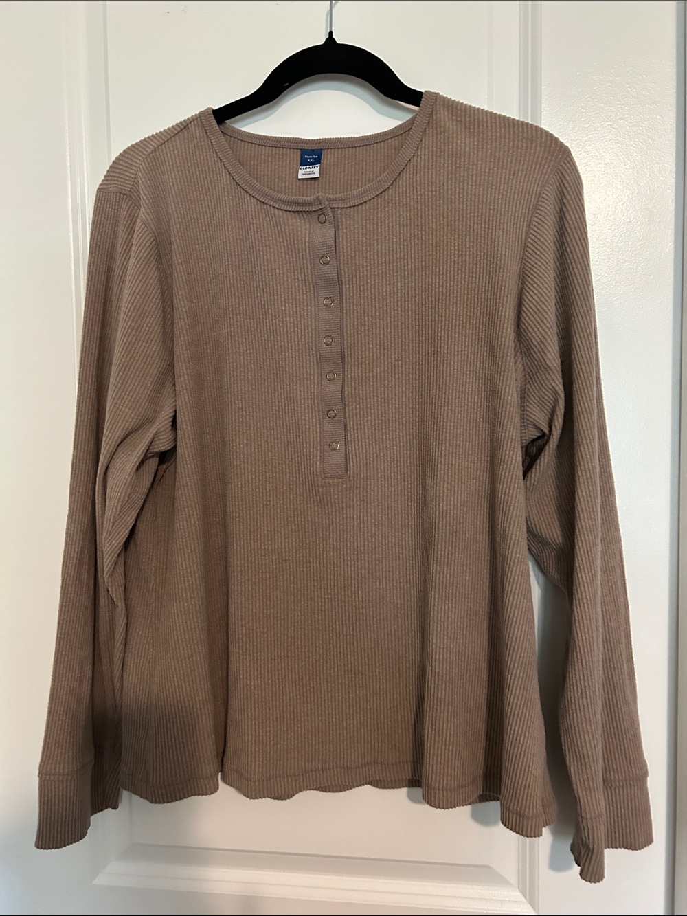 Old Navy Long-Sleeve Ribbed Henley in Taupe Brown